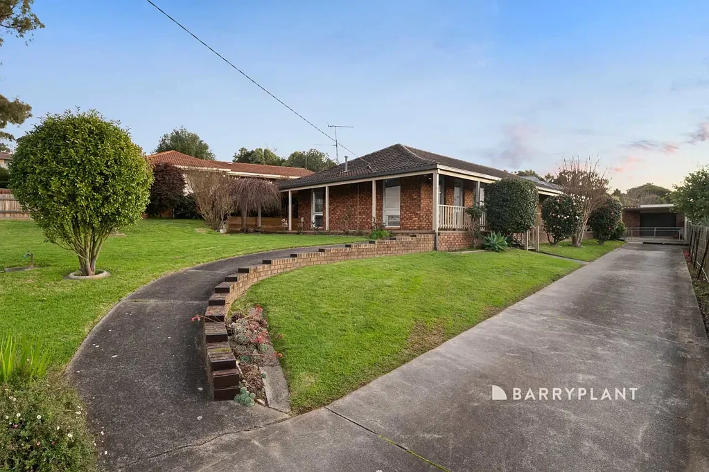 Warragul 3Zimmer Family Space, Exceptional Side Access & a Huge 923sqm Block