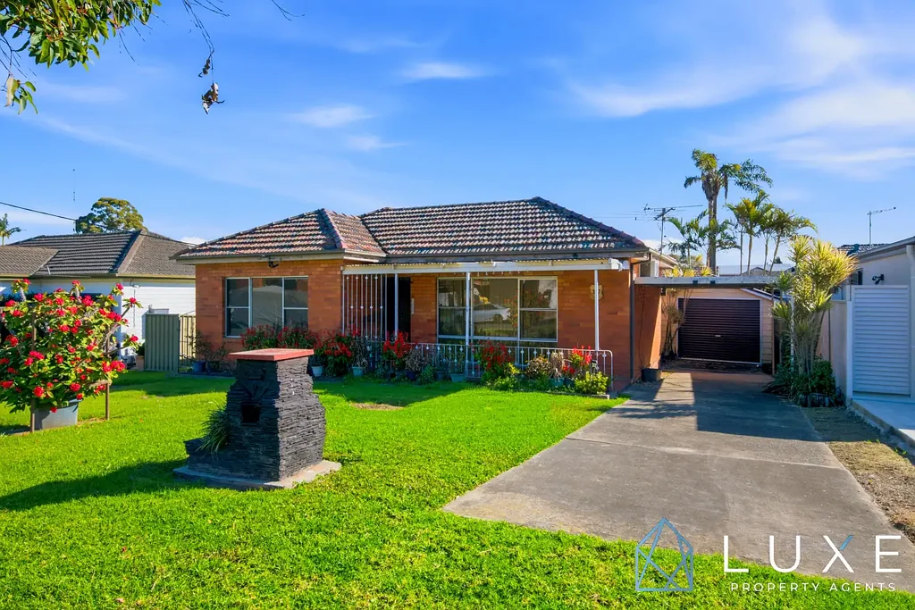 Guildford West 2房 机遇在前 - 翻新或重建！ Opportunity Awaits - Renovate or Rebuild!