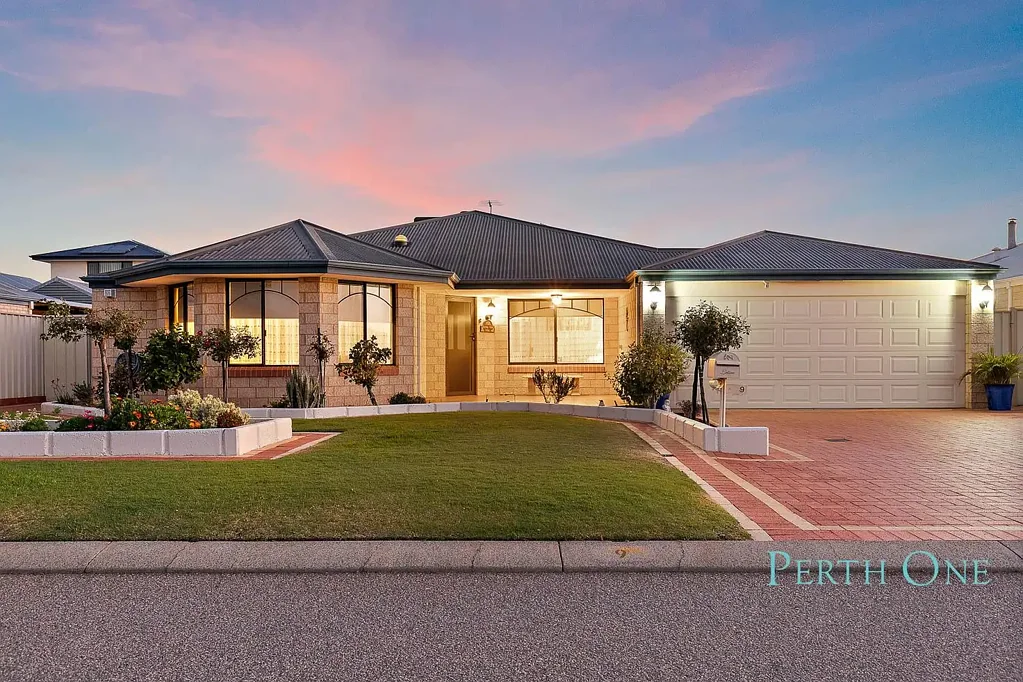 Southern River 4Zimmer Stunning Family Home with Huge Garage, Solar Power & Low-Maintenance Living