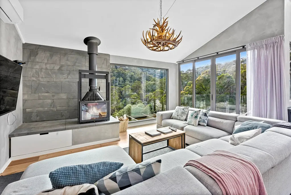 Merrijig 3 Bedroom Where Nature Meets Design - A Luxe Retreat on Mt Buller's Doorstep