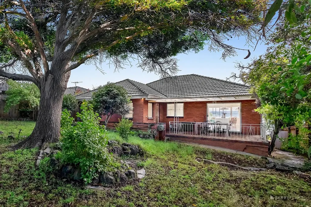 Templestowe Lower 4房 壮丽山景视野 高天花板木地板 精致装修厨房 四卧独立卫浴 私密后院娱乐区 步行优质学校 商圈近便连接 Elegance and Elevation with Spectacular Mountain Views