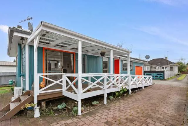 Fairfield 2 Bedroom Convenient, Low-Maintenance Living on Claude St