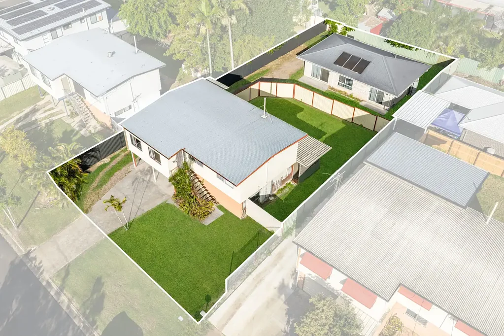 Crestmead 5房 双收入潜力 760m²宽大地块 强劲租金回报 侧面通道便利 高需求区域 优越生活配套 Approx. 5% Rental Yield - Dual Income Investment Opportunity on 760m²