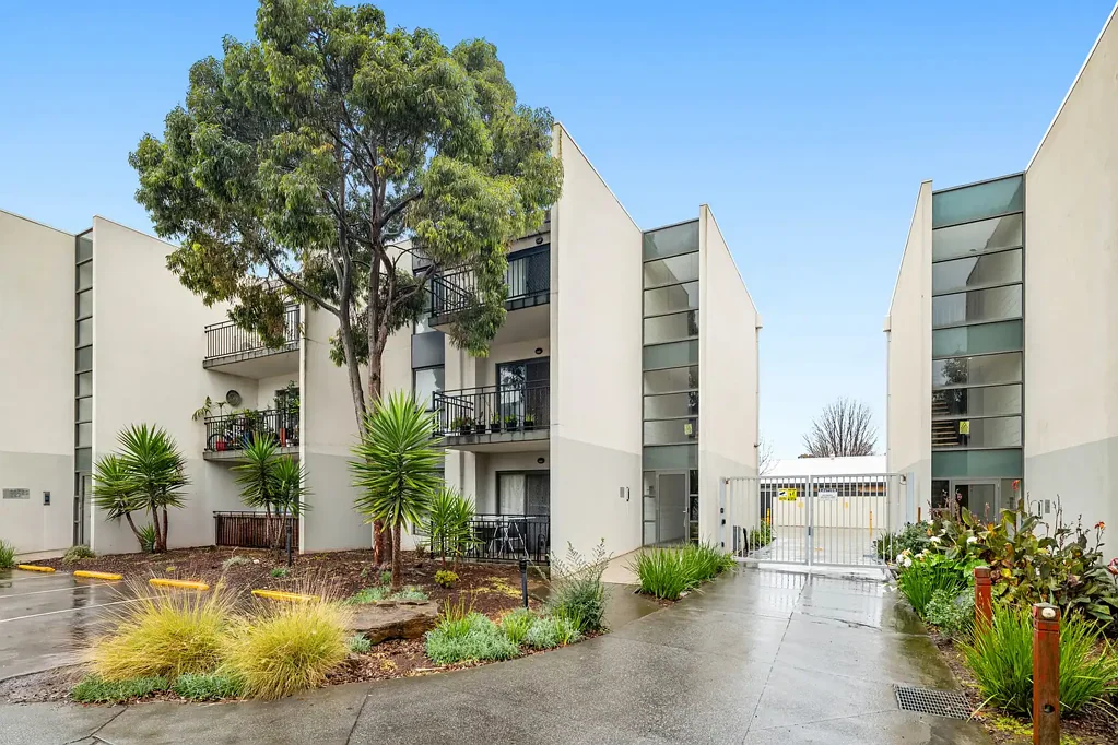 Sydenham 2 Bedroom Stylish & Low maintenance living - Close to All Amenities