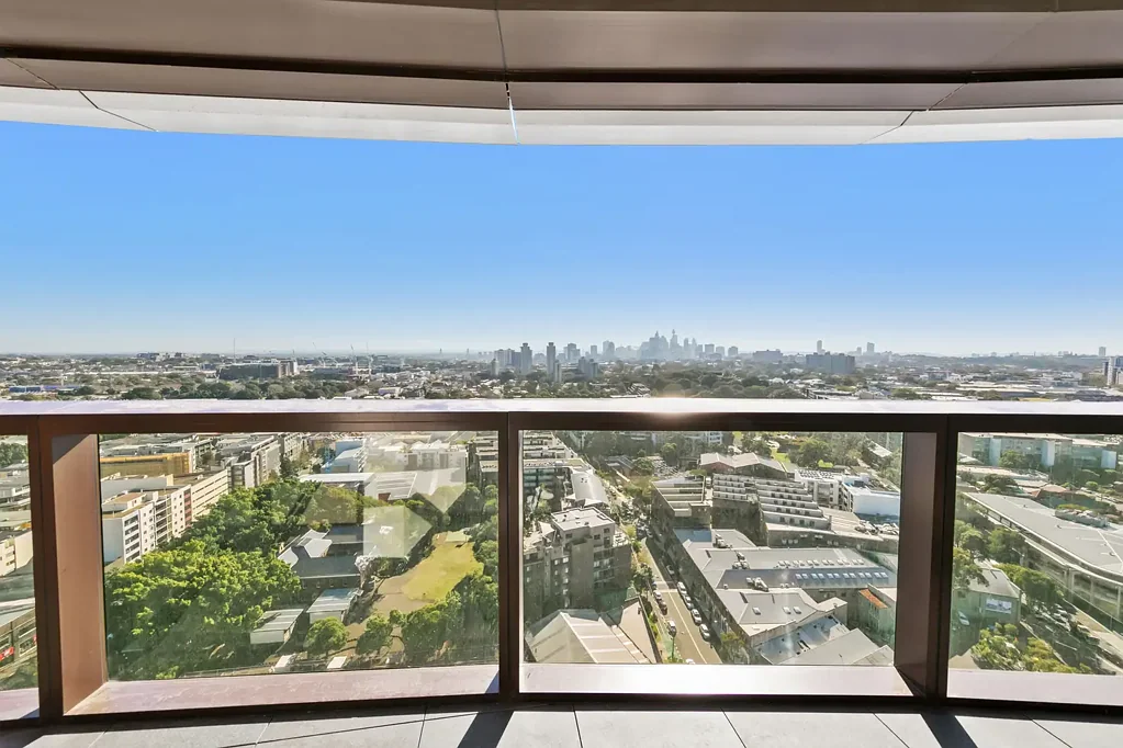 SUPERB TWO BEDROOM + SEPARATE STUDY APARTMENT WITH PANORAMIC CBD VIEWS