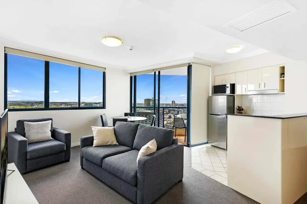 Elegant Fully Furnished Inner-City Apartment with Stunning Brisbane Views at Mantra on Queen
