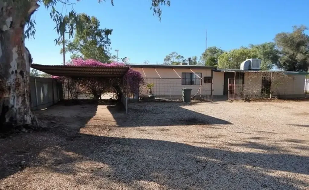Lightning Ridge 4બેડરૂમ 26 harlequin Street, Lightning ridge 2834