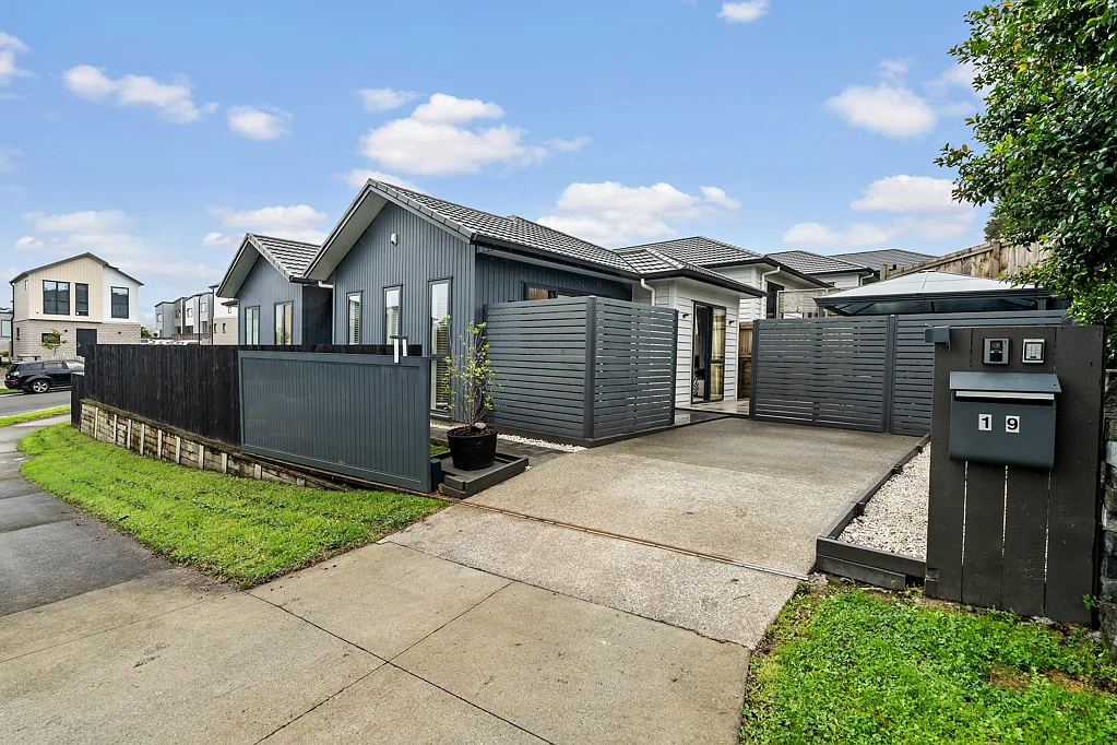 19 Jezero Drive, Massey, Waitakere City, Auckland