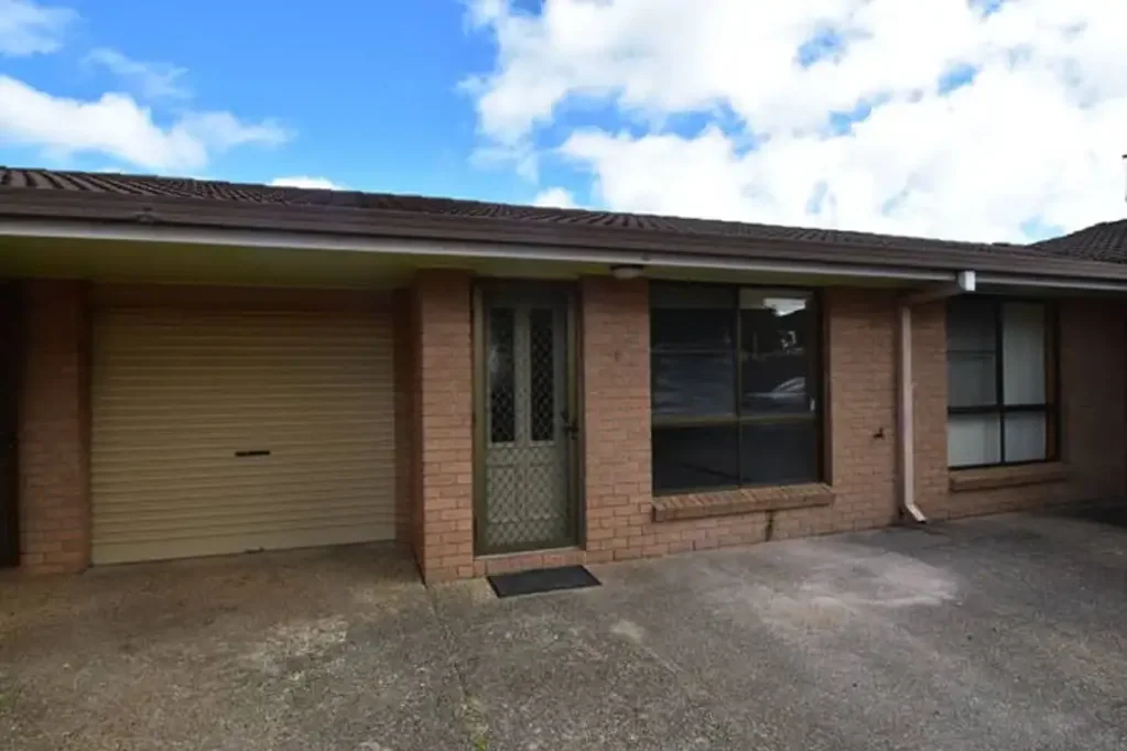 Two Bedroom Villa - Small Pet Considered Upon Application