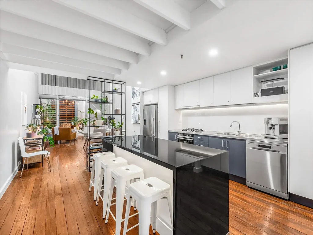 Flexible lease term: Sophisticated Woolstore Living - Fully Furnished with internet covered