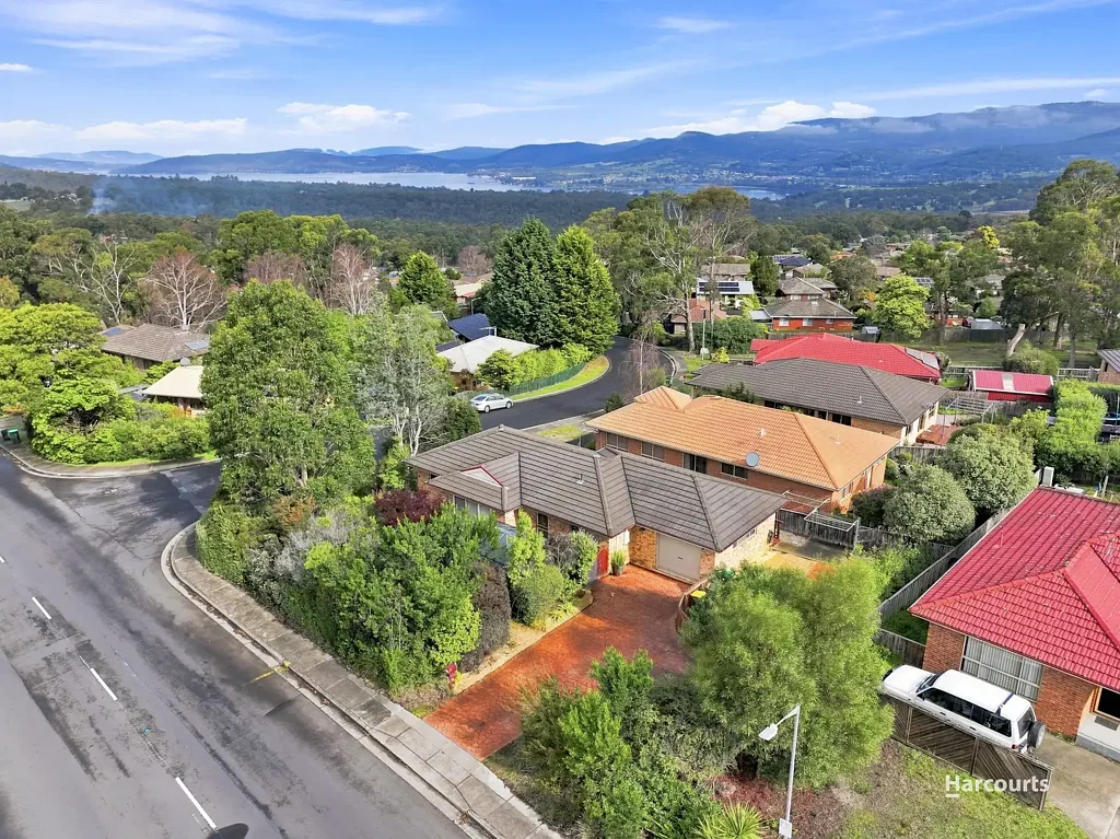 Kingston 3Kwarto Views, Convenience & Easy Living - This One Has It All!
