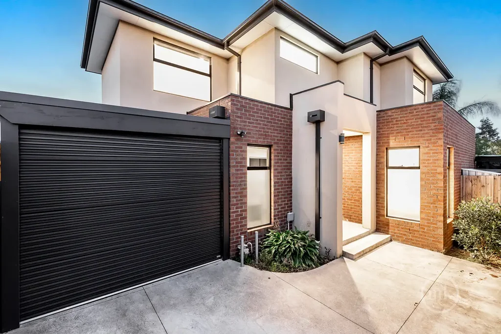 2/10 Kelvin Grove, South Morang, VIC 3752