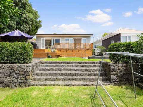 Mount Eden 4房  North-Facing 1920s Charmer with Modern Flair