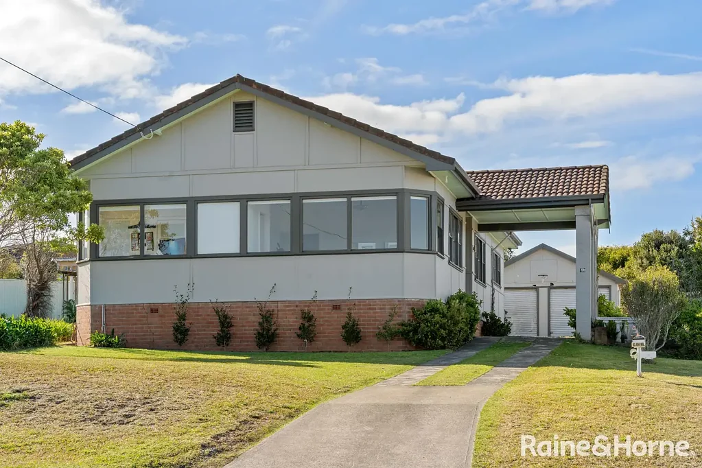 Ulladulla 3房  Charming Home with Ocean & Harbour Views