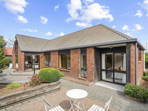 Avonhead 3房  Enviable Location/Golden Opportunity!!