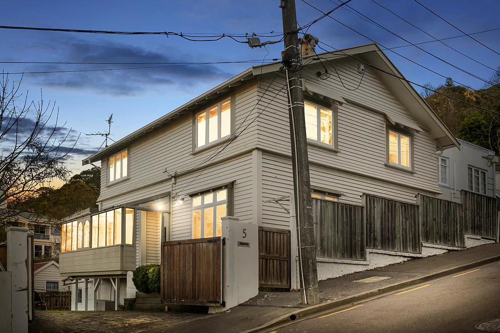 Thorndon 4ਬੈੱਡਰੂਮ LIVING ON THE EDGE - OF THE CITY