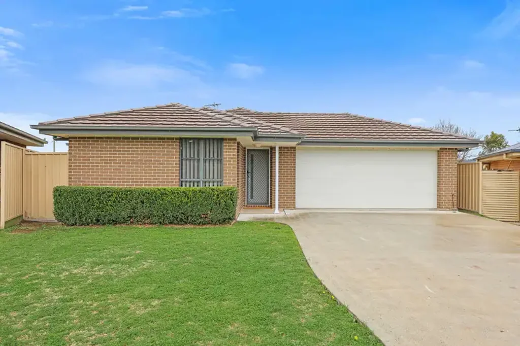 Modern Family Home in Peaceful Location