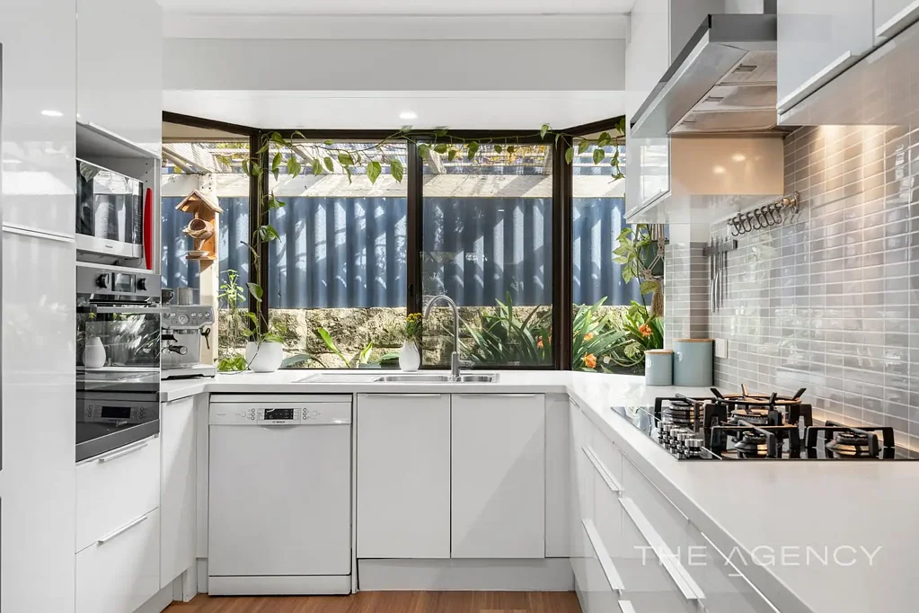 11 Buckingham Crescent, Kardinya, WA 6163