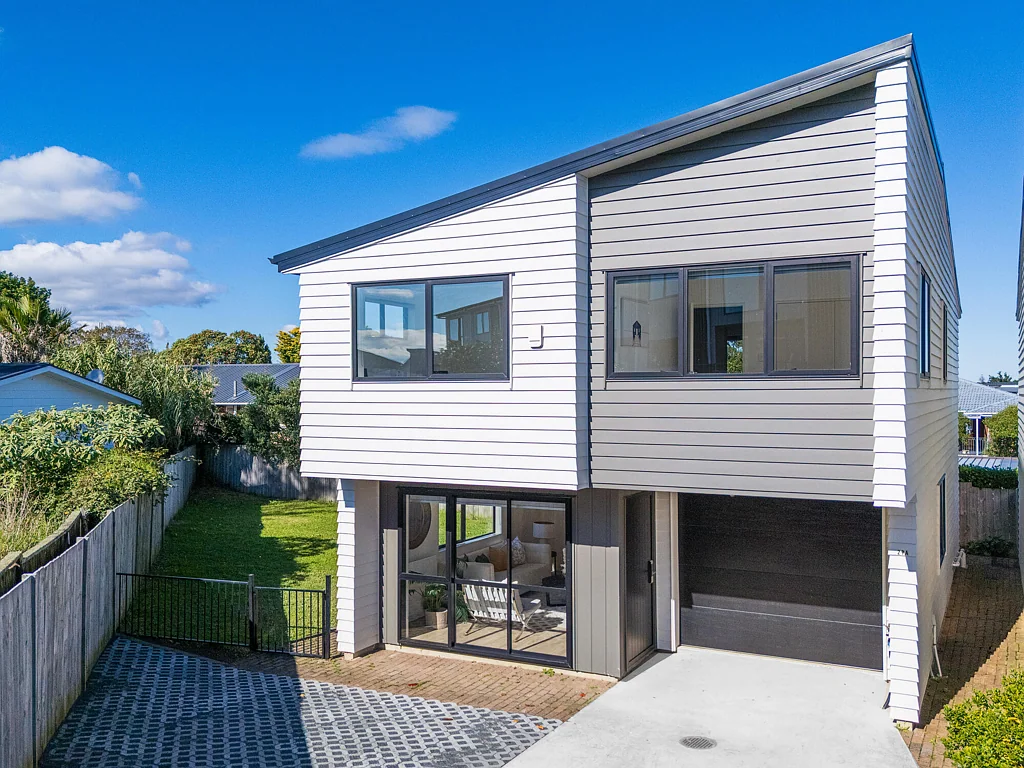 Te Atatu South 3房  Snazzy Starter Stunner