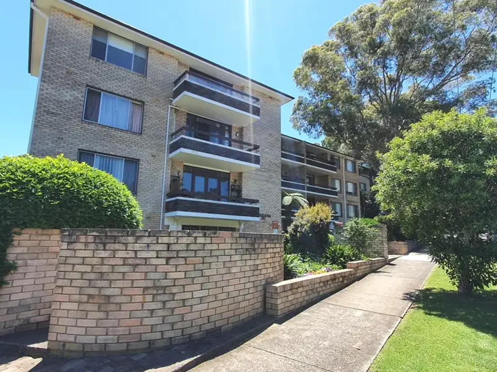 MODERN & SPACIOUS 2 BEDROOM UNIT