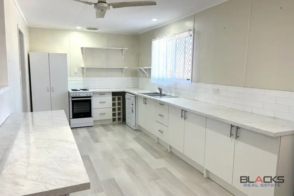 Dysart 3房  READY TO MOVE IN – THREE-BEDROOM HOME WITH SHED, SIDE ACCESS AND MODERN TOUCHES - ALL OFFERS INVITED