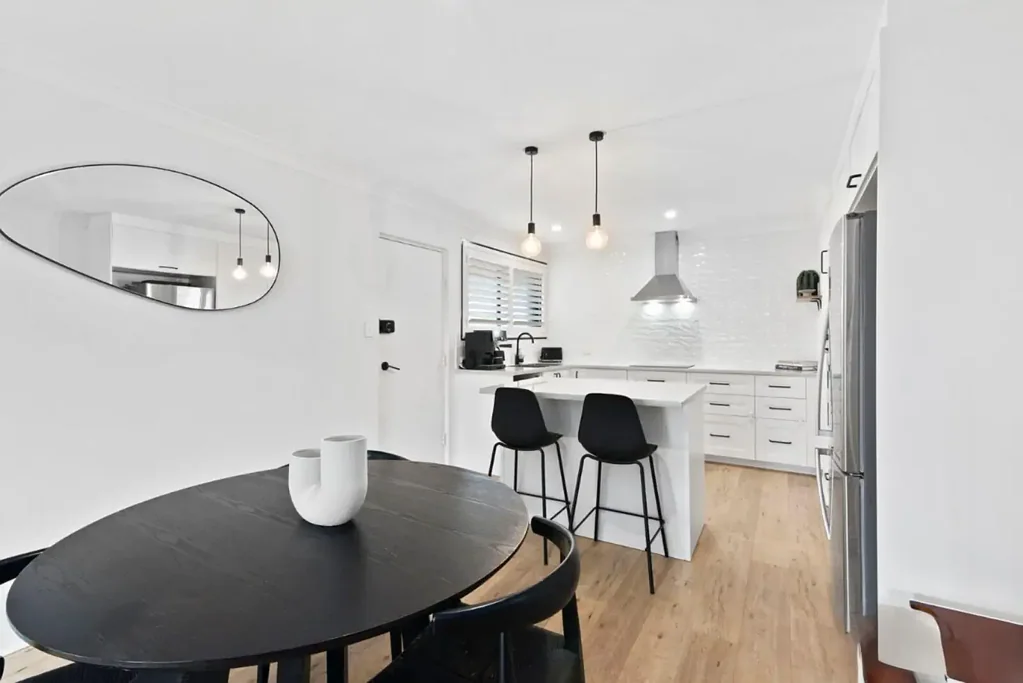 Coastal Lifestyle Apartment – Walk to the Beach!