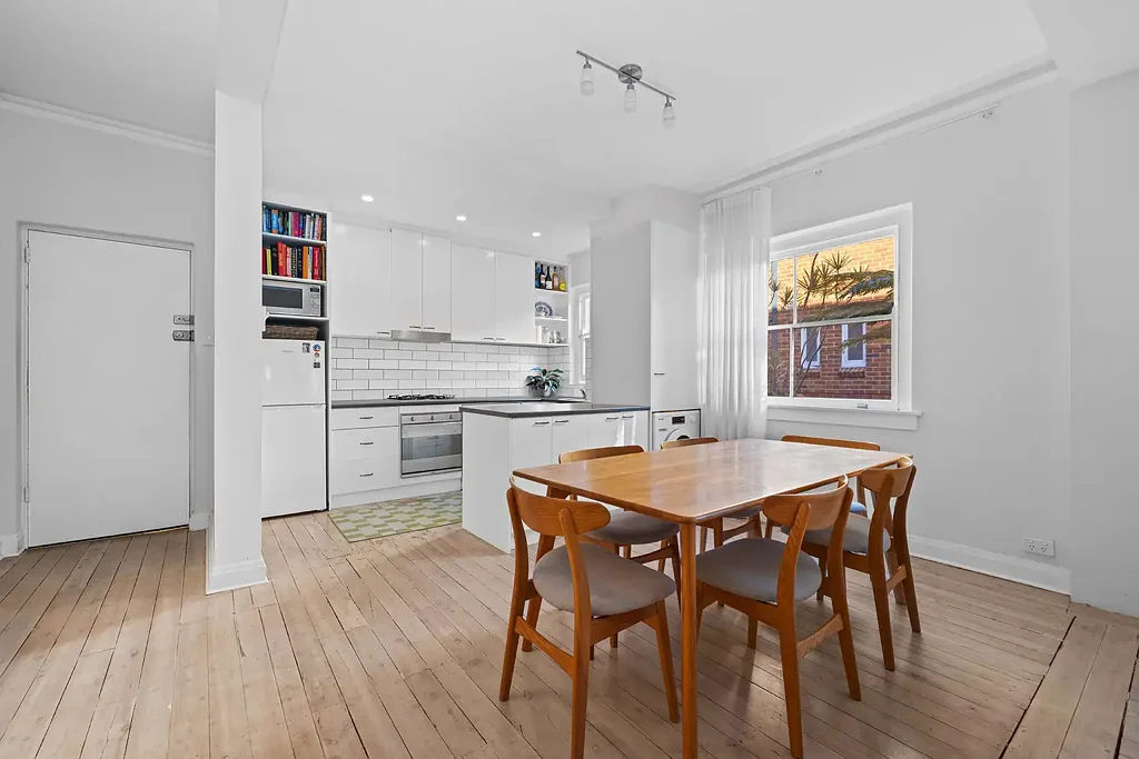 Rose Bay 2房 居住在 Rose Bay 的中心：黄金地段的时尚两卧室港湾！！ Living in the Heart of Rose Bay: A Stylish 2-Bedroom Haven in a Prime Location!!