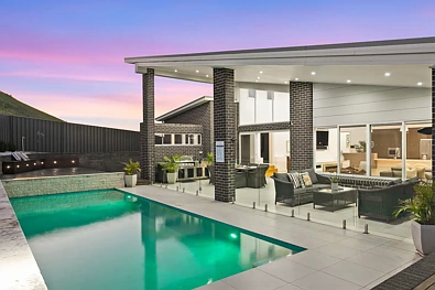 Blackbutt 4房  Elevated Family Living with Panoramic Lake & Coastal Views