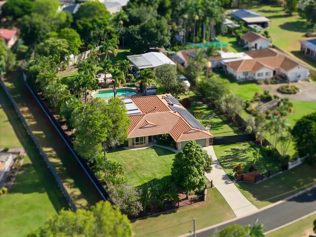 Burpengary 5ห้องนอน Spacious Family Lifestyle Property with Extensive Outdoor Features in Burpengary Meadows