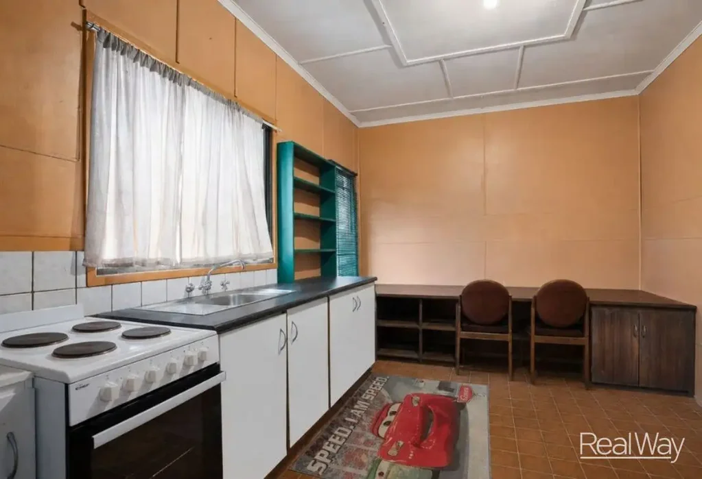 One Mile 3房 迷人特色小屋，坐拥稀有658平方米地块，潜力无限 Charming Character Cottage on a Rare 658m² Block with Endless Potential