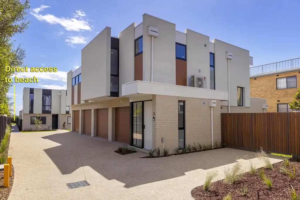 NEAR NEW TOWNHOUSE WITH DIRECT BEACH ACCESS