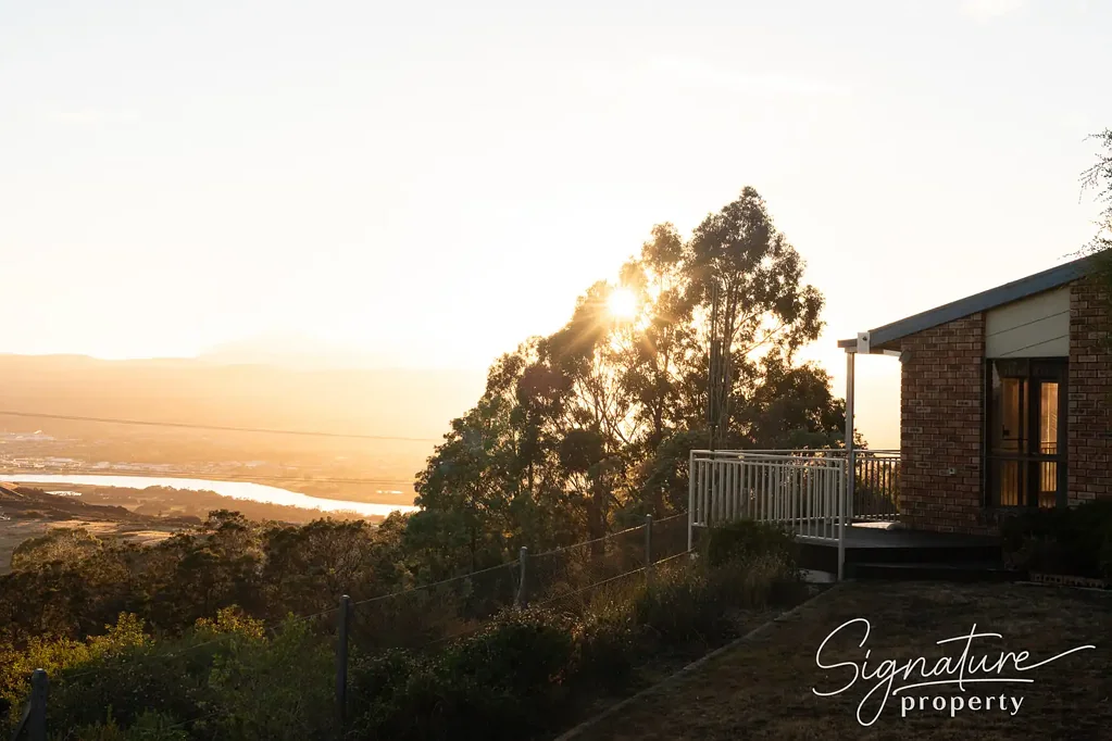 Riverside 4غرفة نوم Commanding Views, Cathedral Ceilings & a Lifestyle Without Compromise