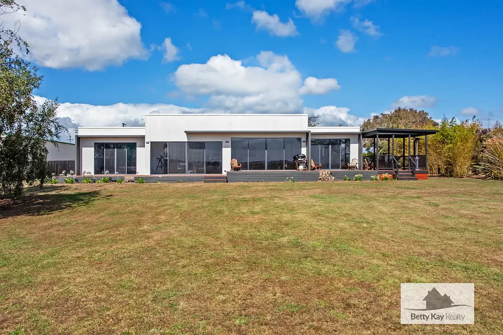 Smithton 3房  Modern Family Home on 3081sqm