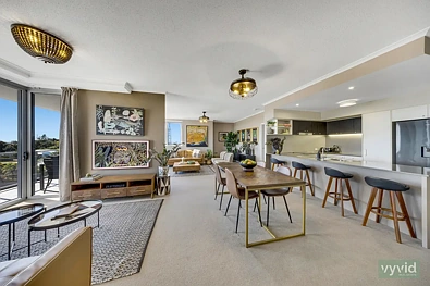 Gladstone Central 2房  Prime North-East Corner Sub-Penthouse with Stunning Harbour Views