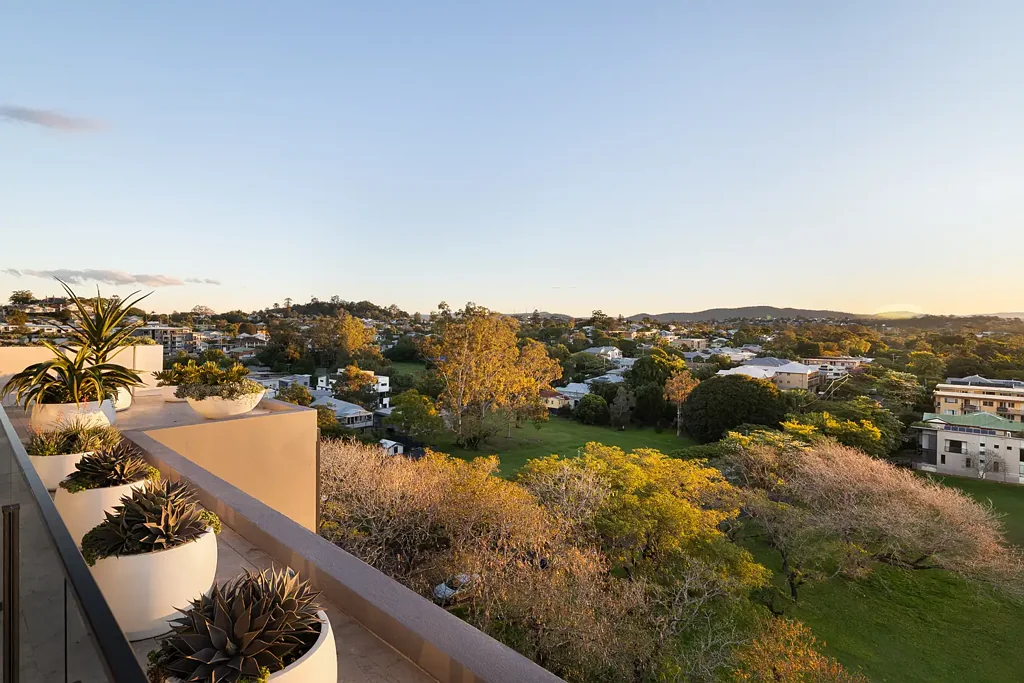 Lutwyche 5部屋 529 sqm of Full-Floor Penthouse Perfection. The Final Residence in Parklane.