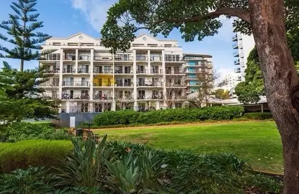 West Perth 1Kwarto Westpark Apartment overlooking beautiful park and situated in Free  Transit Zone