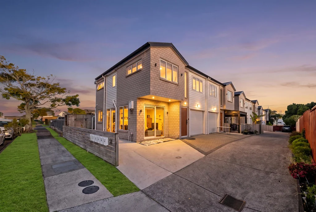 Papatoetoe 3Phòng ngủ 3 Bedrooms | 3 Bathrooms | Prime Location