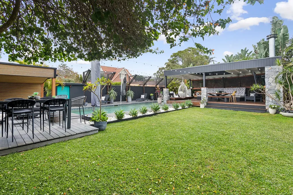 Fully Furnished Luxury Family Retreat with Resort-Style Entertaining