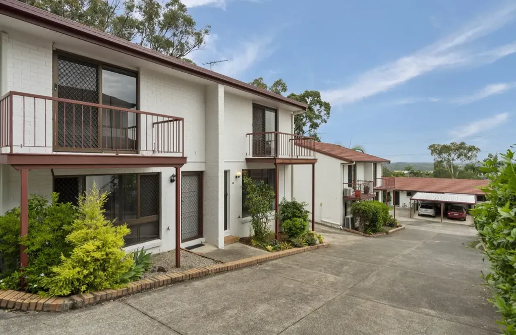 Low Maintenance & Convenient Unit in a Fantastic Location!