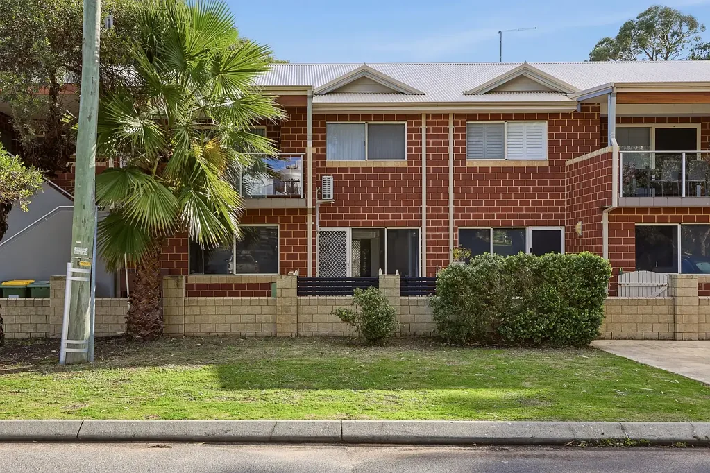Mandurah 3Kwarto Low-Maintenance Living with Modern Comforts & Courtyard