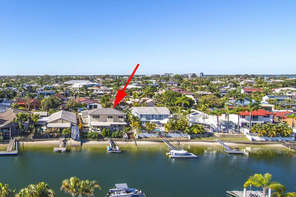 Paradise Point 5chambre Come home to waterfront living in an exclusive locale