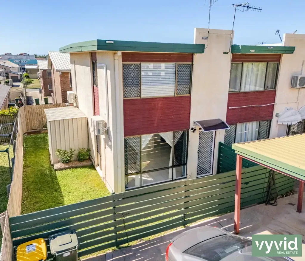 Modern Two Bedroom Townhouse with Private Courtyard