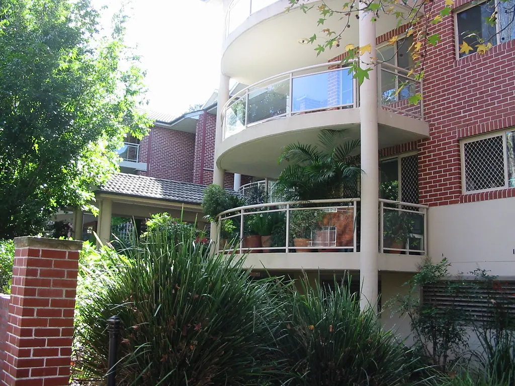SPACIOUS 2 BEDROOM APARTMENT IN GREAT LOCATION