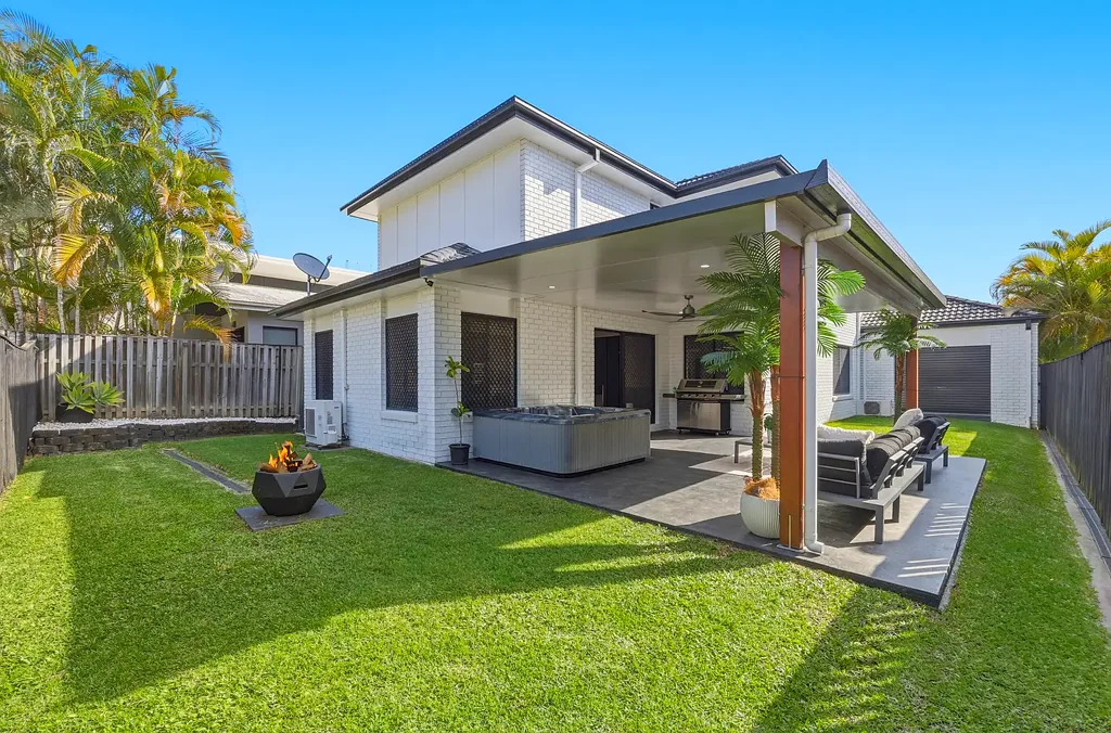 Varsity Lakes 5房  MOTIVATED SELLERS - OWNERS COMMITTED ELSEWHERE, PRESENT ALL OFFERS!
