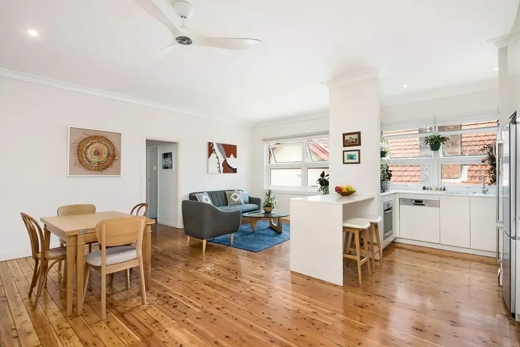Beautifully Renovated, Stylish Art Deco Harbourside Retreat in Exclusive Boutique Building