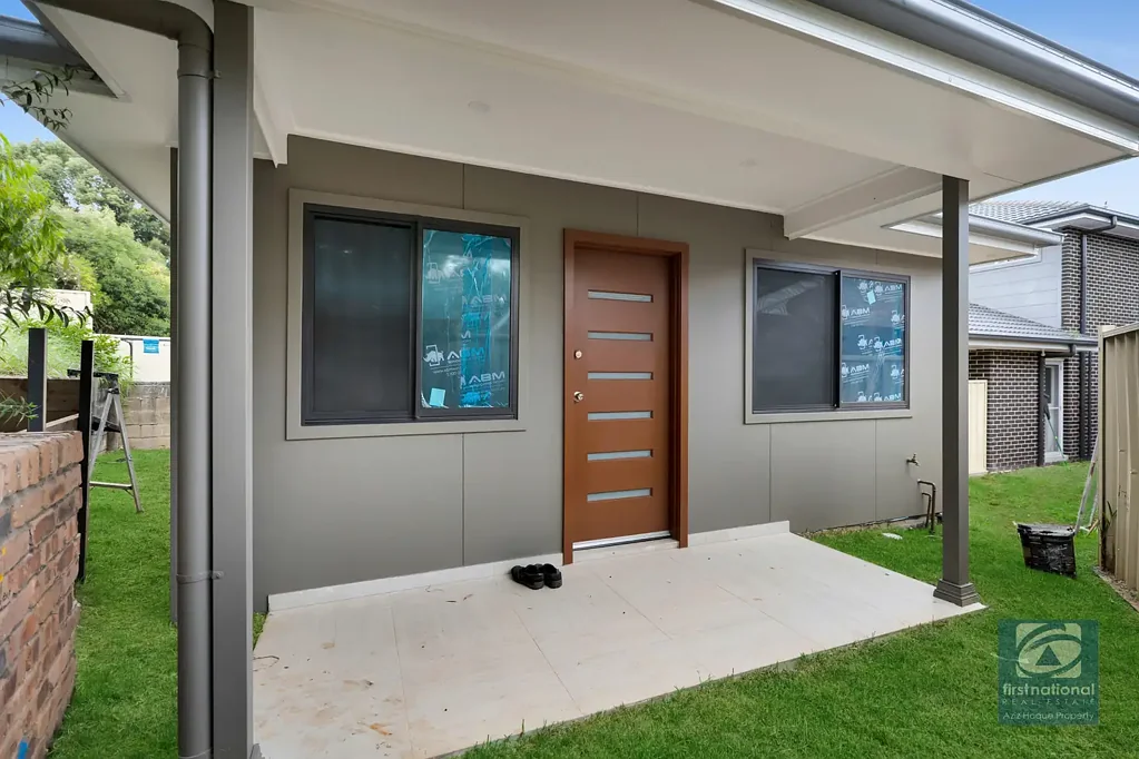 MODERN 2 BEDROOM GRANNY FLAT WITH ADDITIONAL POWDER ROOM