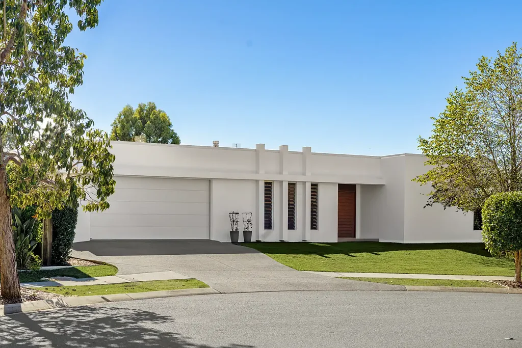 Noosaville 4房  Architectural Beauty. Functional Luxury. Complete Privacy.
