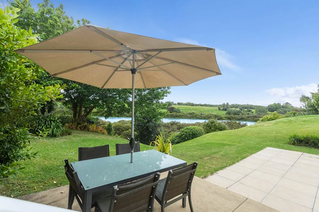 Space and Versatility! Lawn and Garden Mainten...