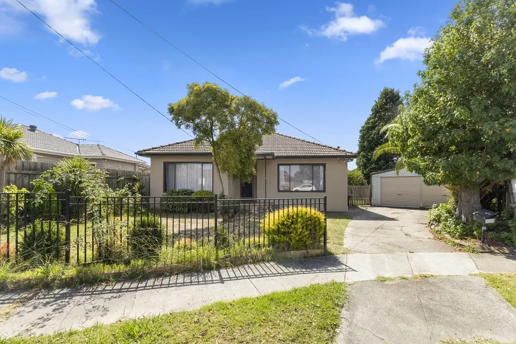 Dandenong 3ਬੈੱਡਰੂਮ SPACIOUS FAMILY HOME ON A GENEROUS 654M² (APPROX.) BLOCK