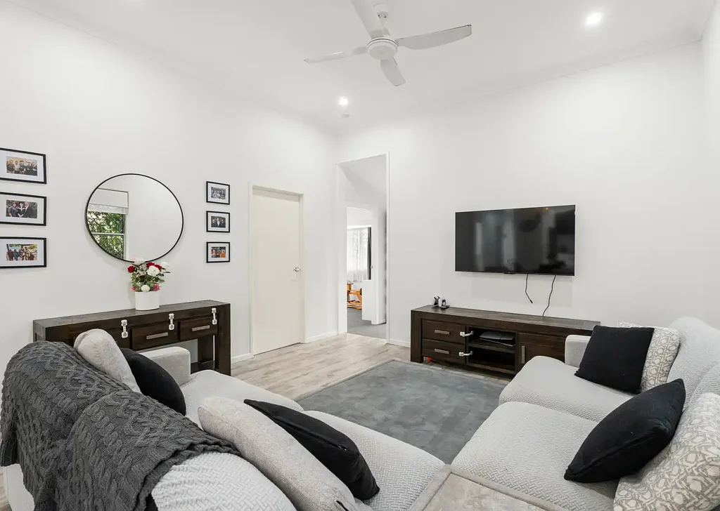 Maryborough 4 Slaapkamer Character Cottage Charm with a Contemporary Transformation